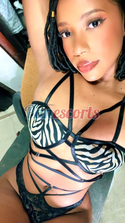 Riri, Mujer que hace videollamadas y chat
