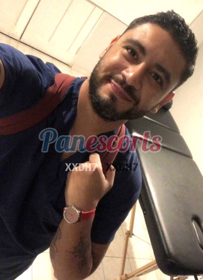 Edgardo, hombre que da masajes en 12 de Octubre (Ciudad de Panamá)