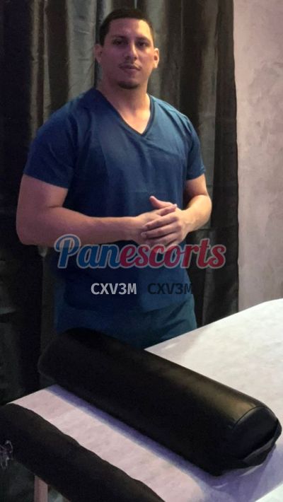 Marcos, hombre que da masajes en Ciudad de Panamá